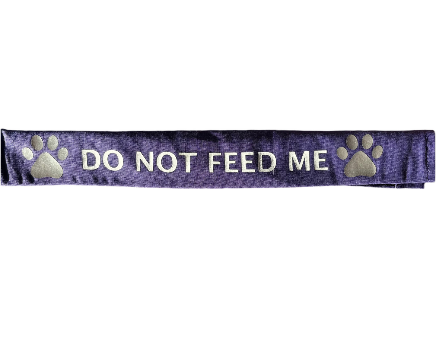 Purple lead slip for dogs with "DO NOT FEED ME" text and reflective paw prints for safety and communication.