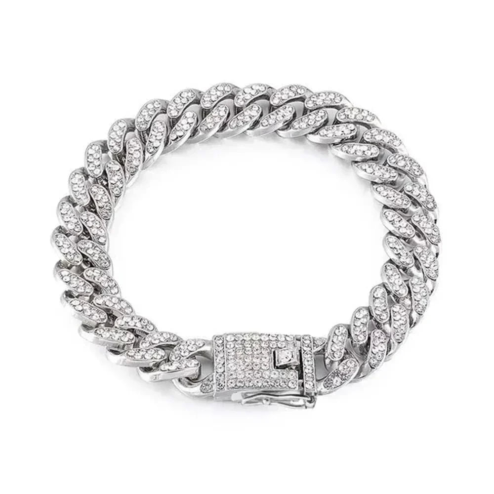 Luxury dog collar with high-quality alloy and sparkling rhinestones for elegant pet style