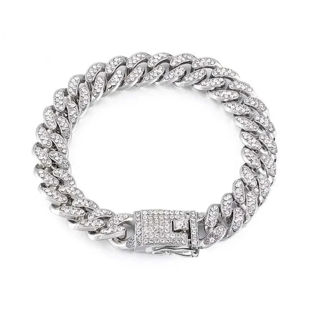 Luxury dog collar made of high-quality alloy with sparkling rhinestones in silver color