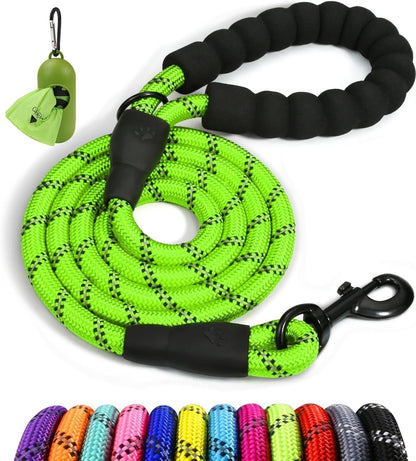Single bungee rope leash for dogs with padded handle and 360° swivel clasp, offering shock absorption and durability.