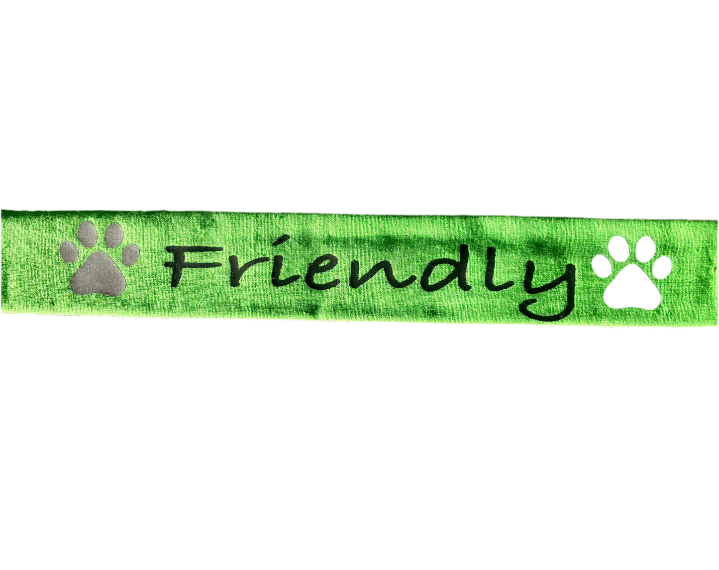 Green lead slip for dogs with "Friendly" text and reflective paw prints, designed for safety and communication.