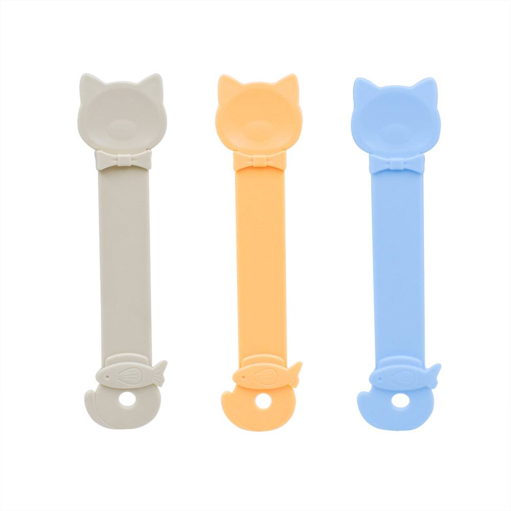 Cat Strip Spoon Feeder designed for safe, clean, and mess-free cat treat feeding with a fixed ring buckle and no sharp edges.