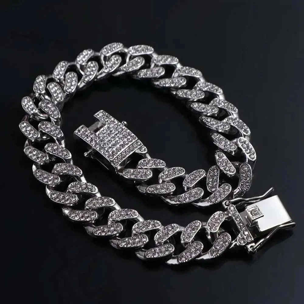 Luxury dog collar with high-quality alloy and sparkling rhinestones, elegant pet accessory.
