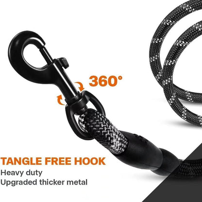 Single bungee rope leash for dogs with shock-absorbing extension and padded handle.