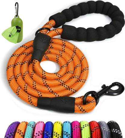Single bungee rope leash for dogs with padded handle and swivel clasp
